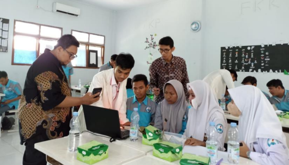 Pelatihan Pembuatan Alat Peraga Fisika Berbasis Sensor Dan Mikrokontroler Di Smk Pelita Persada Kota Tangerang